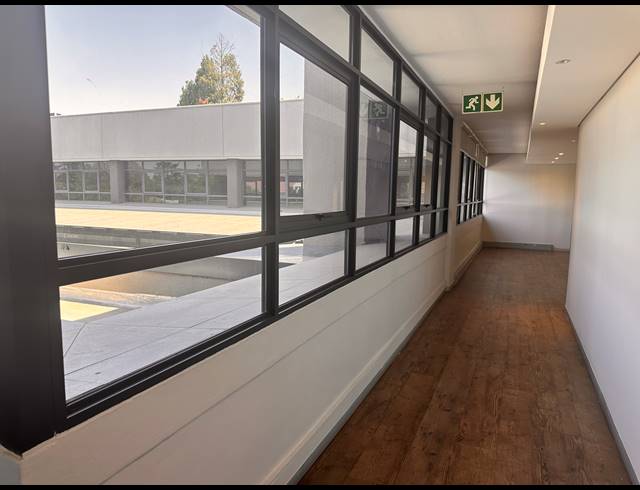 238M² OFFICE TO LET IN GREENSIDE